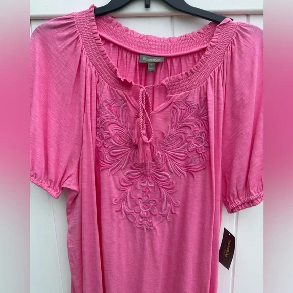 Style & Co Short Sleeve Top, Pink W/Embroidered Floral Pattern On Front. 3X NWT - Picture 4 of 6